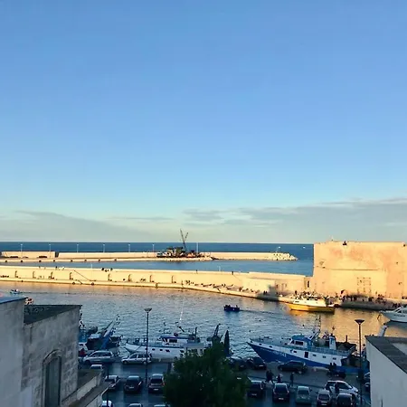 Romantic Harbor Apartment