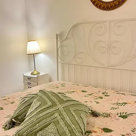 Romantic Harbor Apartment